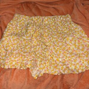 Yellow and pink floral shorts #floralshorts #spring